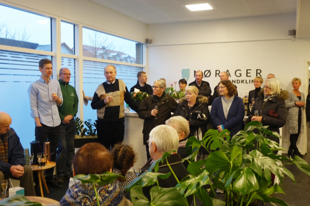 Omkring 150 mennesker benyttede lejligheden til at se det nye  sundhedshus i Nørager