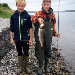 Patrick og Elmer med instruktørens havørred lille
